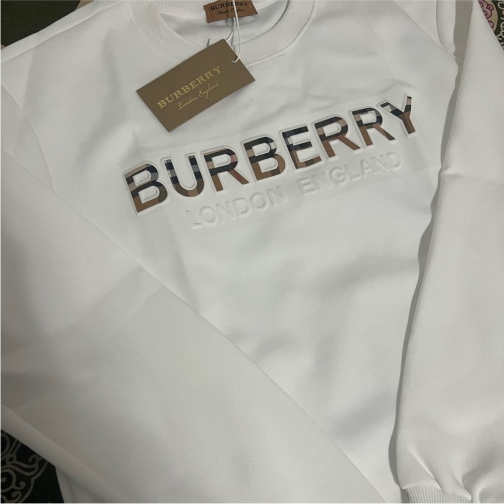 Burberry - Picture 3 of 6